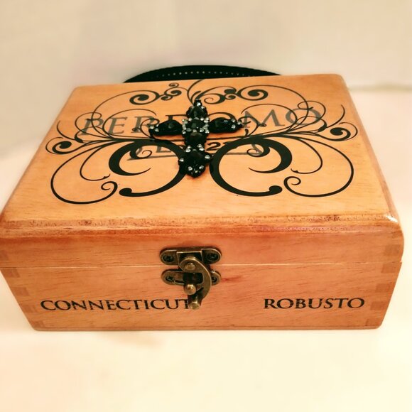 Suenos de Saundra Upcycled Collection, Perdomo Cigar Box Purse - Picture 9 of 15